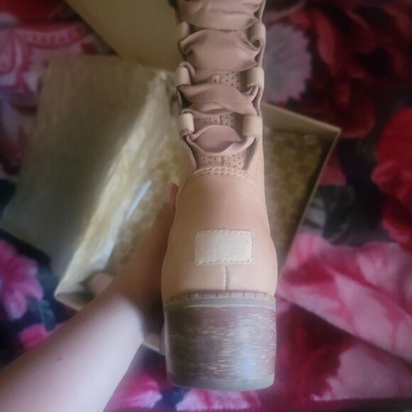 UGG CARY PUTTY CORSET WITH BOW AT THE BACK LEATHER BOOT US 7 / EU 37.5 / UK 5 - Picture 7 of 10